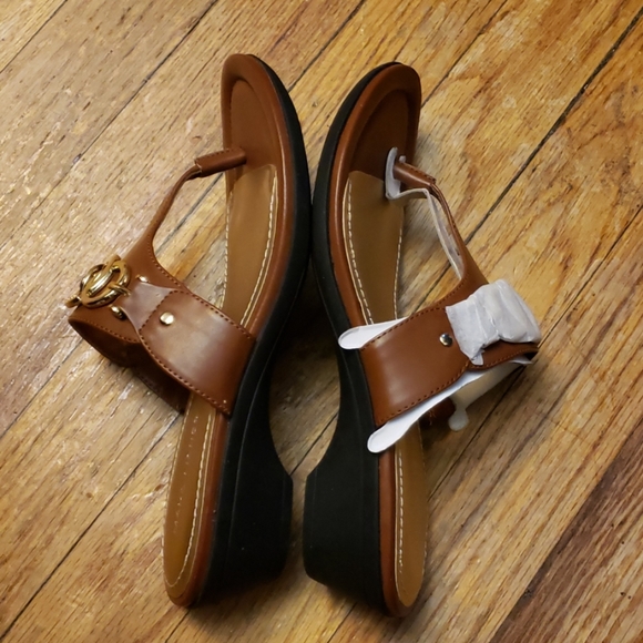 MARC FISHER ARIANA THONG SLIPPERS SIZE 7M - Picture 3 of 8